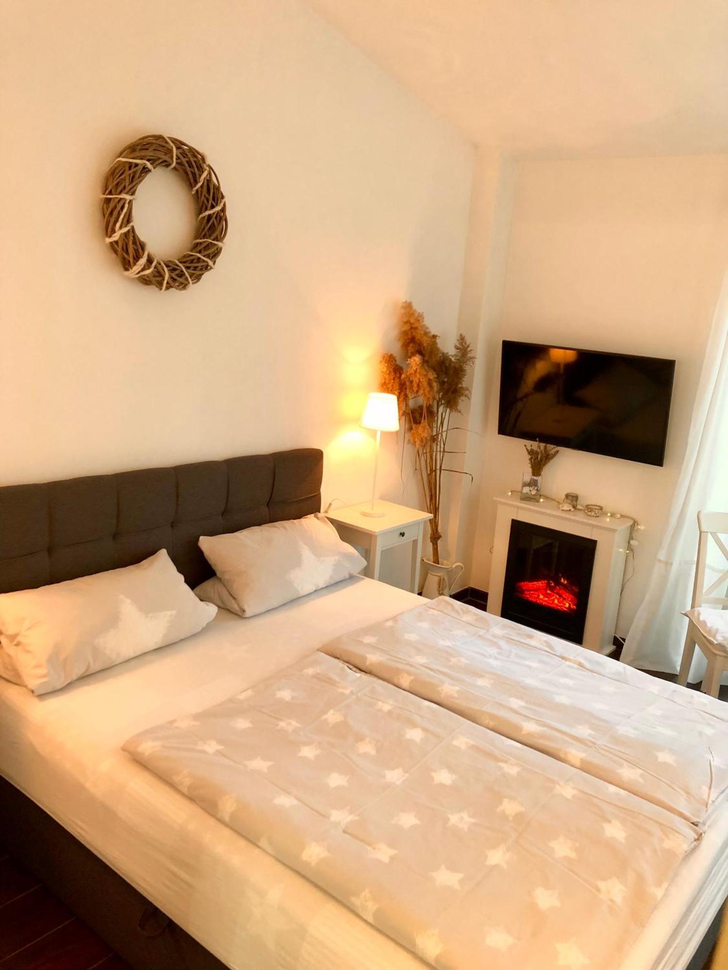 Apartment Tinyhouse Mit Pool, Outdoor Whirlpool Und Garten Petershagen-Eggersdorf Dış mekan fotoğraf